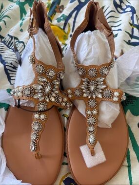 NWT 11W Torrid Tan Jeweled T-Strap Sandals
